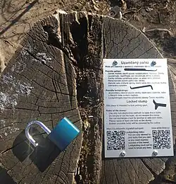 Uzamčenýpařez je veřejné místo pro lockpickery, kde si mohou vyzkoušet otevřít zámek v přírodě s výslovným povolením majitele.