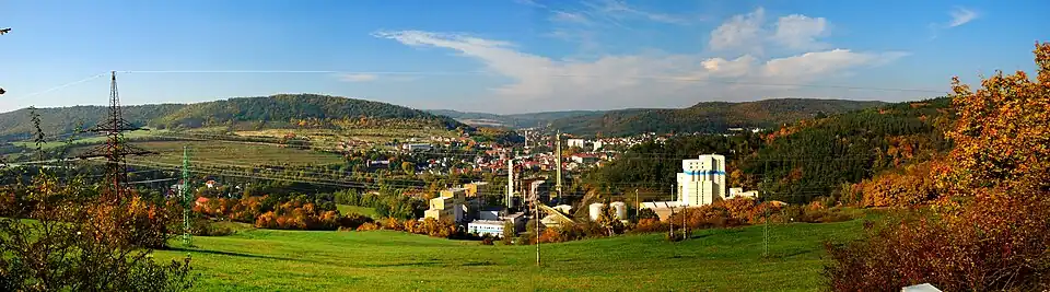 Panoráma Loděnice při pohledu z jihu
