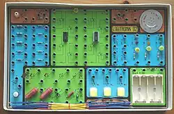 Československá elektronická stavebnice Logitronik 02, 80. léta 20. století.