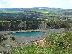 Celkový pohled na lom Kosov z jeho východního okraje