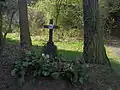 Křížek pod lesem
