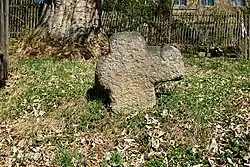 Lomnička smírčí kříž duben 2022 (1).jpg