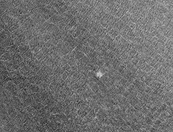 Polygonálně strukturovaný povrch nitra Lomonosova zaznamenaný sondou Mars Global Surveyor