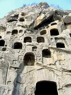 Nalezneme zde 2345 jeskyní a výklenků