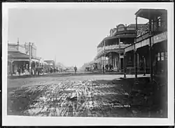 Hlavní ulice ve městě Kaponga, jižní Taranaki, 1910-1920