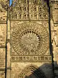 Detail západní fasády kostela sv. Vavřince v Norimberku