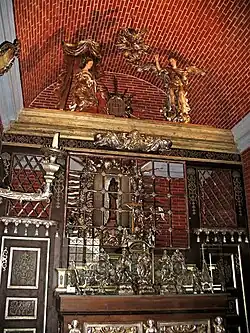 Interiér loretánské kaple s oltářem