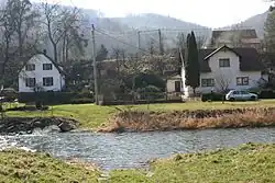 Dva obytné domy v obci Loučky