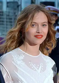 Lou de Laâge (2019)