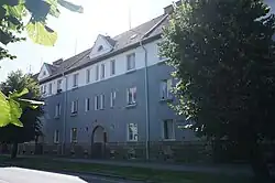 Louny - dům čp. 1068 v Husově ulici, součást tzv. Osmidomů.jpg