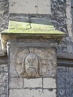 Hlava Krista na jednom z opěráků