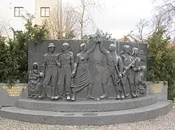 Louny Pomník RA.JPG