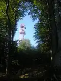 Vysílač stojící na vrcholu
