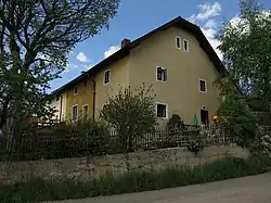 Lovčice, tvrz.jpg