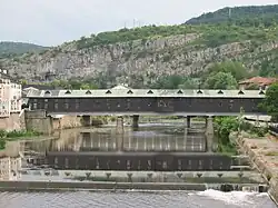 most přes řeku v Loveči