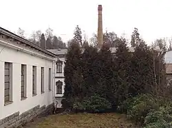 Lučany nad Nisou - bývalý pomník sklářské pozvižky mezi čp. 426 a 430 (2).JPG