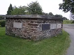 Základna Národního památníku před dostavbou kalicha