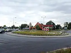 Kruhový objezd a benzínové čerpadlo