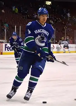 Luca Sbisa v dresu Vancouver Canucks (2015)