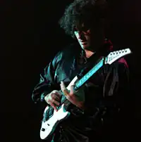 Luca Turilli během vystoupení s Luca Turilli's Rhapsody v roce 2012