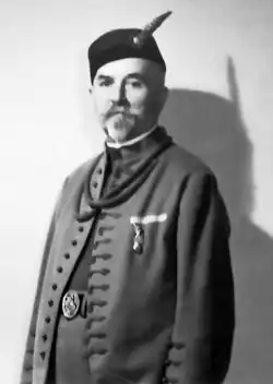 V sokolském stejnokroji