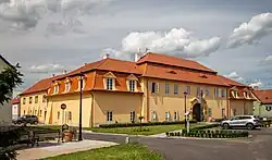 Zámeček v centru obce