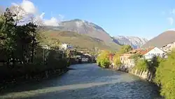 Řeka protékající městem Peć (Peja)