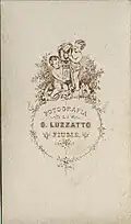 Rubová strana Luzzattovy carte de visite