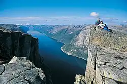 Pohled z vrcholu na Lysefjorden
