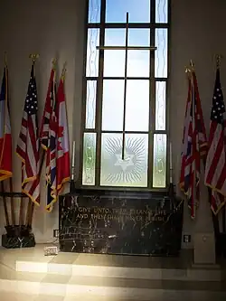 Oltář uvnitř kaple