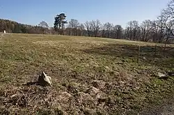 místo bývalého zámku a dvora v roce 2019