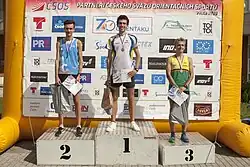 Stupně vítězů hlavní kategorie mužů (H21) MČR OB ve sprintu 2020.