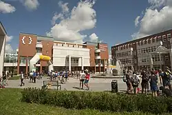 Cílová aréna MČR v OB ve sprintu 2020 na náměstí Václava Havla v areálu Univerzity Hradec Králové.