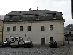 Měšťanský dům, Malé nám.27, Ostrov (okr. K.Vary).jpg