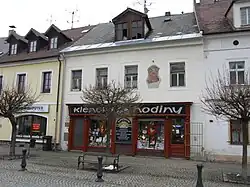 Měšťanský dům, Staré nám. 44, Ostrov (okr. K.Vary).jpg