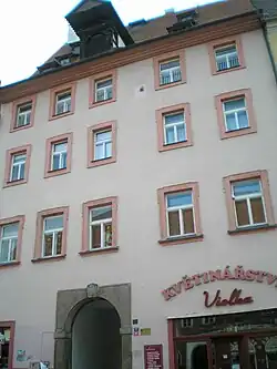 Měšťanský_dům_Martini,_nám._Krále_Jiřího_z_Poděbrad_472-27,_Cheb.JPG