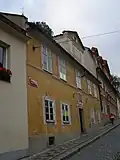 Měšťanský_dům_U_pěti_hvězd_(Hradčany),_Praha_1,_Pohořelec_15,_Hradčany.JPG