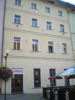 Měšťanský_dům_Werndlů,_nám._Krále_Jiřího_z_Poděbrad_473-28,_Cheb.JPG