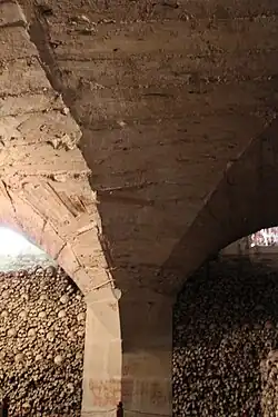 Sloup klenby kostnice