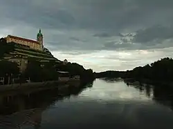 Zámek Mělník na terase Turbovického hřbetu a Labe