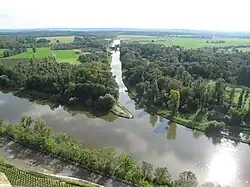 Soutok Labe s laterálním kanálem u Mělníka