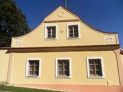 Městský dům - Na Kopci čp. 2 (Besednice).JPG