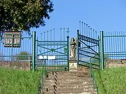 vrata evangelického hřbitova