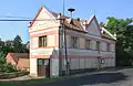 Bývalý obecní úřad a kampelička