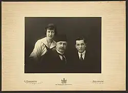 M. Souaya, jeho dcera a syn