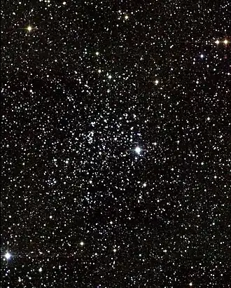 Messier 52 na snímku z přehlídky Two Micron All Sky Survey (2MASS)
