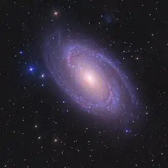 Messier 81 na amatérském snímku. Autor: Ken Crawford