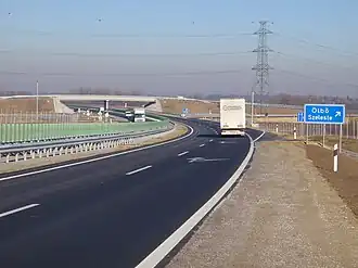 Výjezd z dálnice na vesnice Ölbő a Szeleste