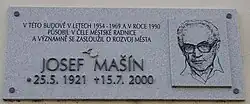 Pamětní deska Josefa Mašína na budově varnsdorfské radnice