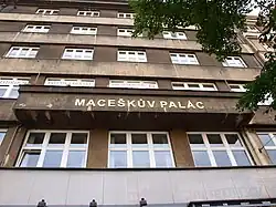Maceškův palác z Vinohradské třídy
